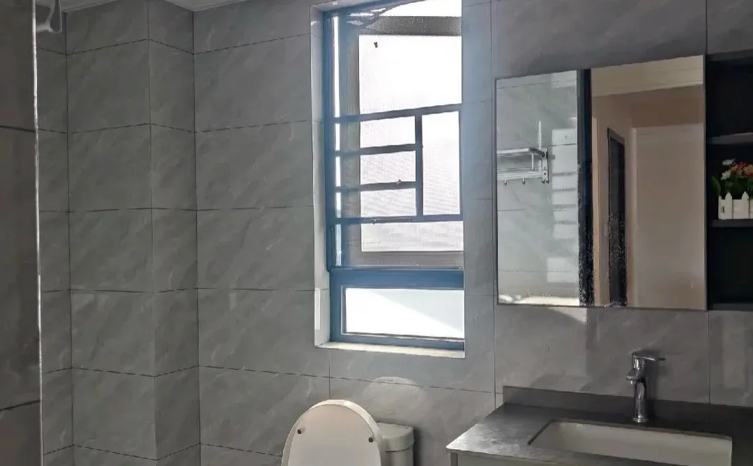 柳州万象城附近静兰湾电梯精装修三房出租