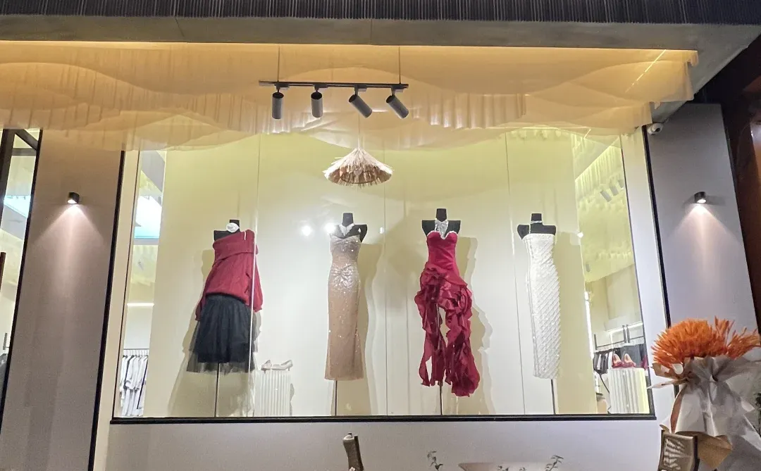 柳州万达新开的女装店，美到我心坎里了✨