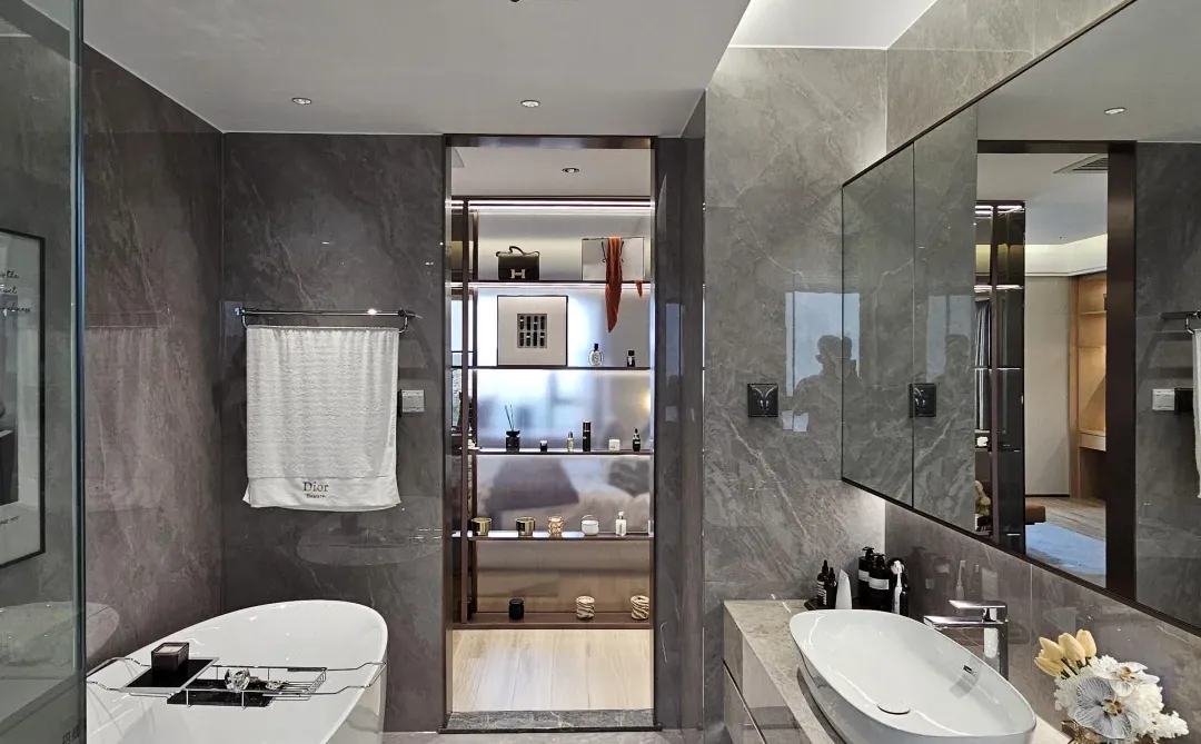 南宁江景大平层，143平精装，总价129万