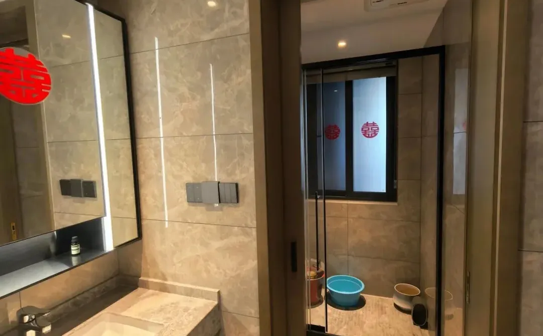 南宁五象万象汇98平3房，总价72万，书包房