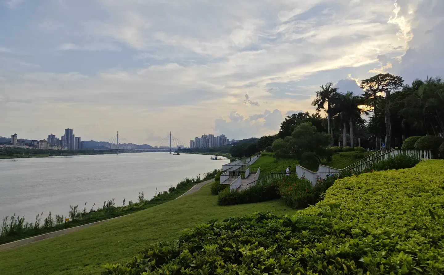 还是最喜欢南宁邕江的这一段江景，安静舒适