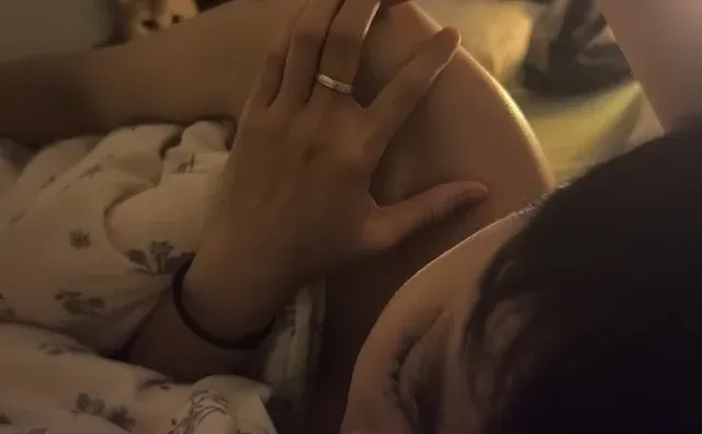 怎么会谁的怀里都有感觉呢！