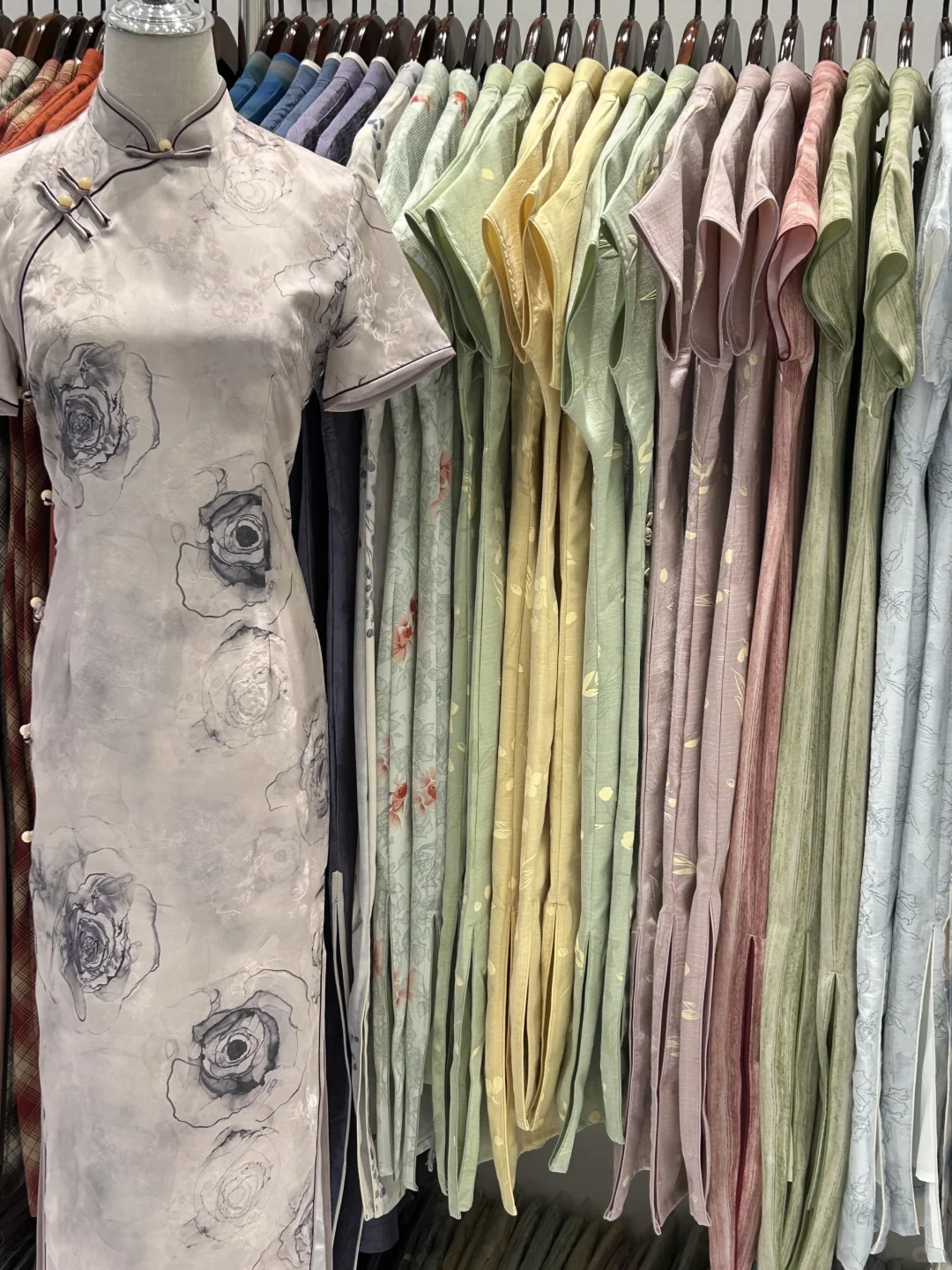 柳州五星街百元旗袍店』买啦3⃣件❗超开心