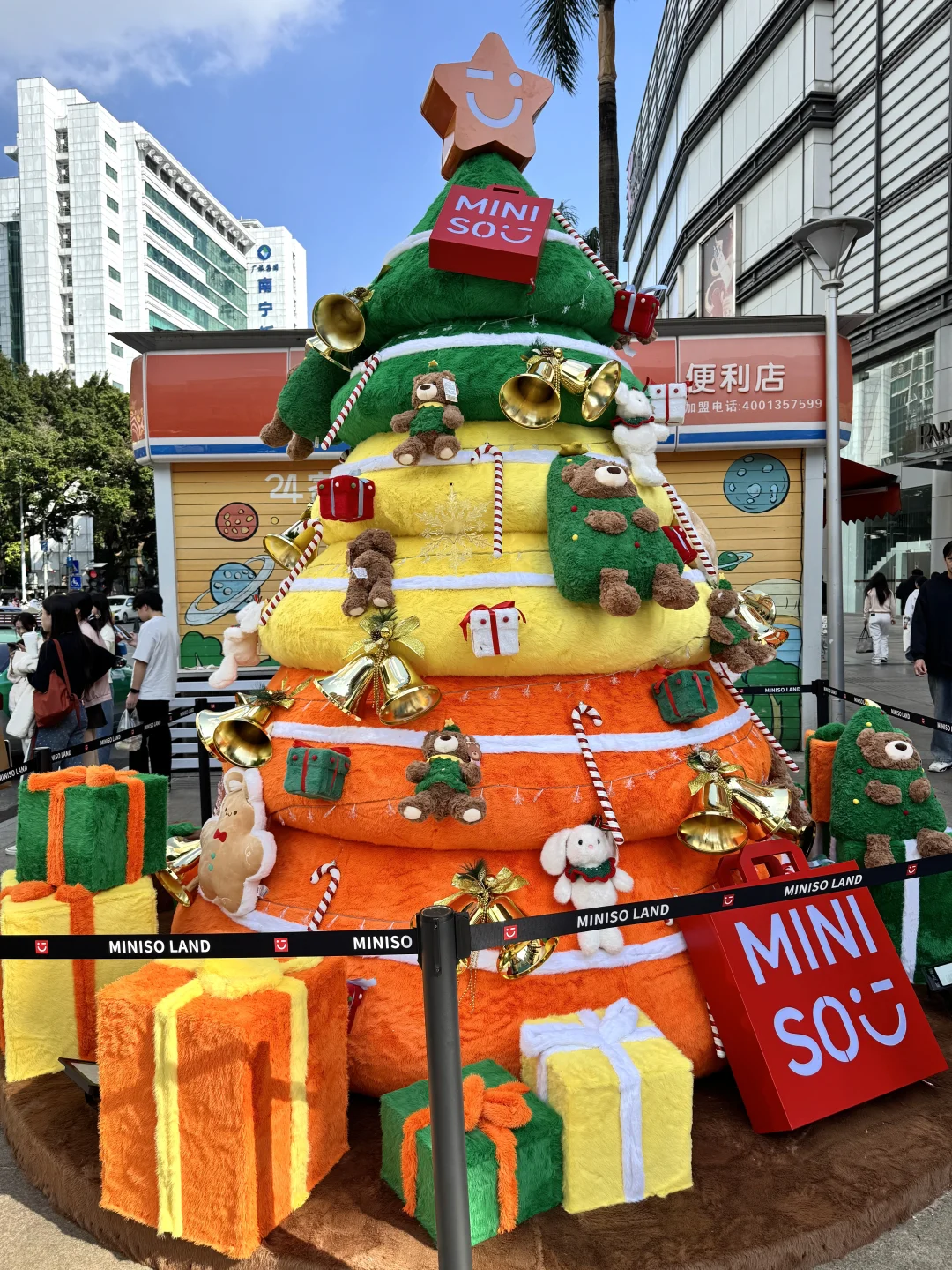 今天南宁市中心这里太可怕了………全是人……