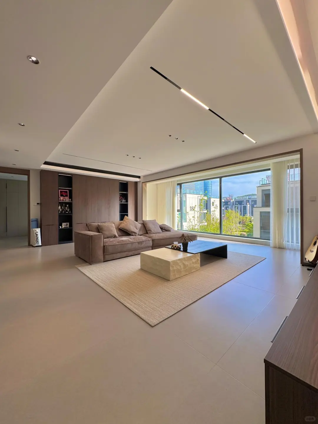 89万拿下，143平洋房一梯一户