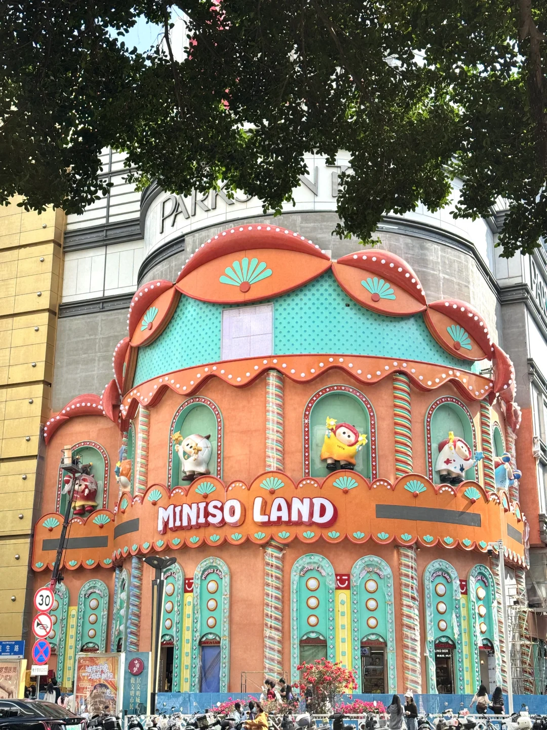 今天南宁市中心这里太可怕了………全是人……