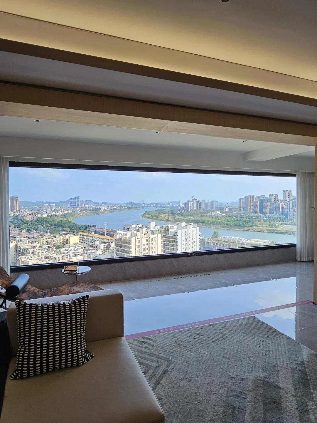 南宁江景大平层，143平精装，总价129万