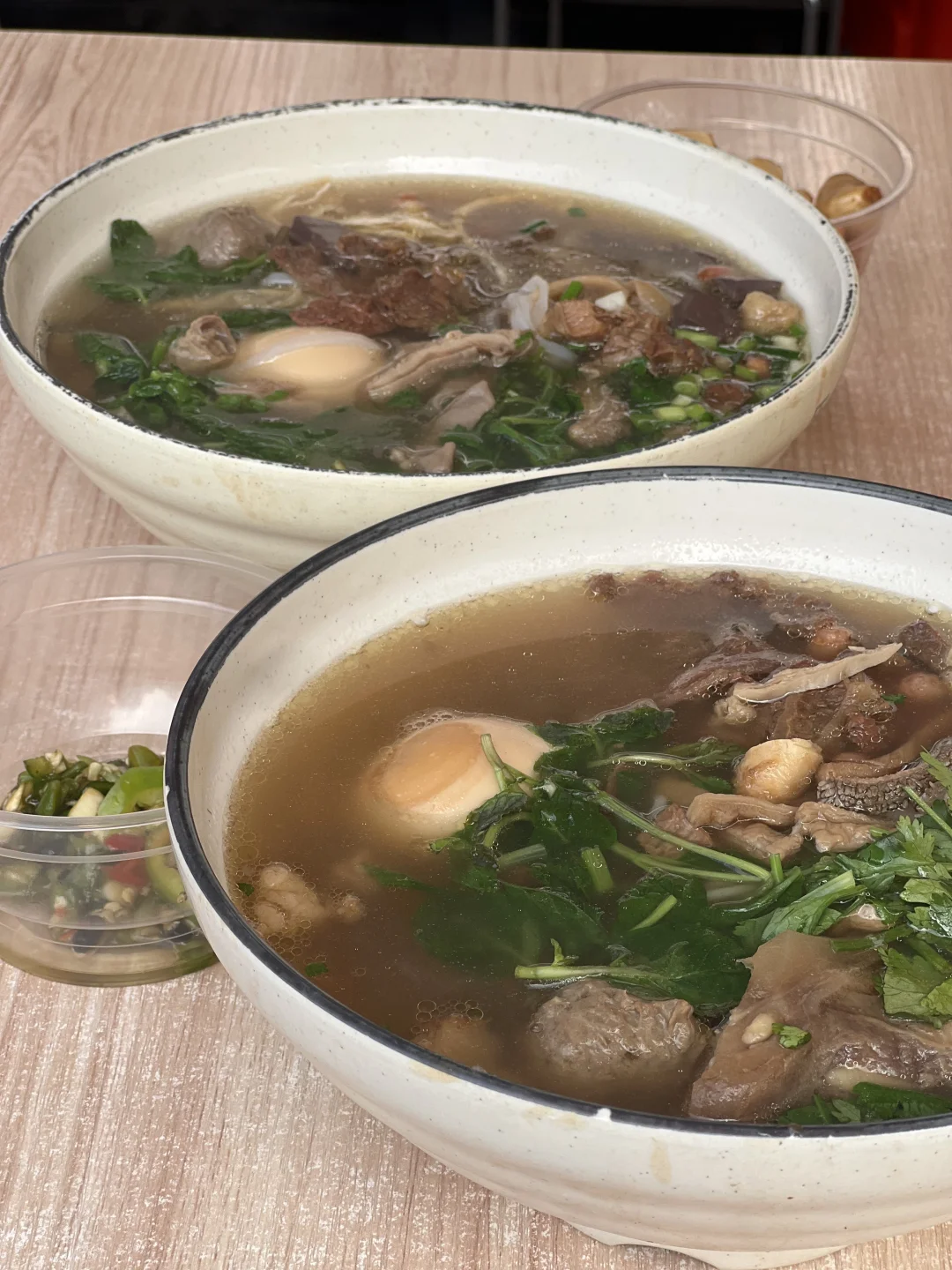 寻味南宁｜一家小料超级多的牛肉粉店