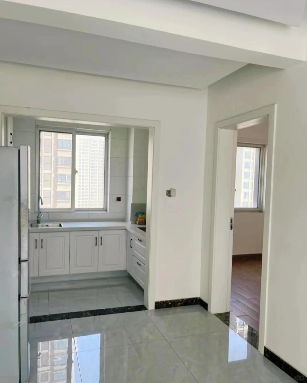 出售南宁53平小户型，总价27万！下楼地铁口