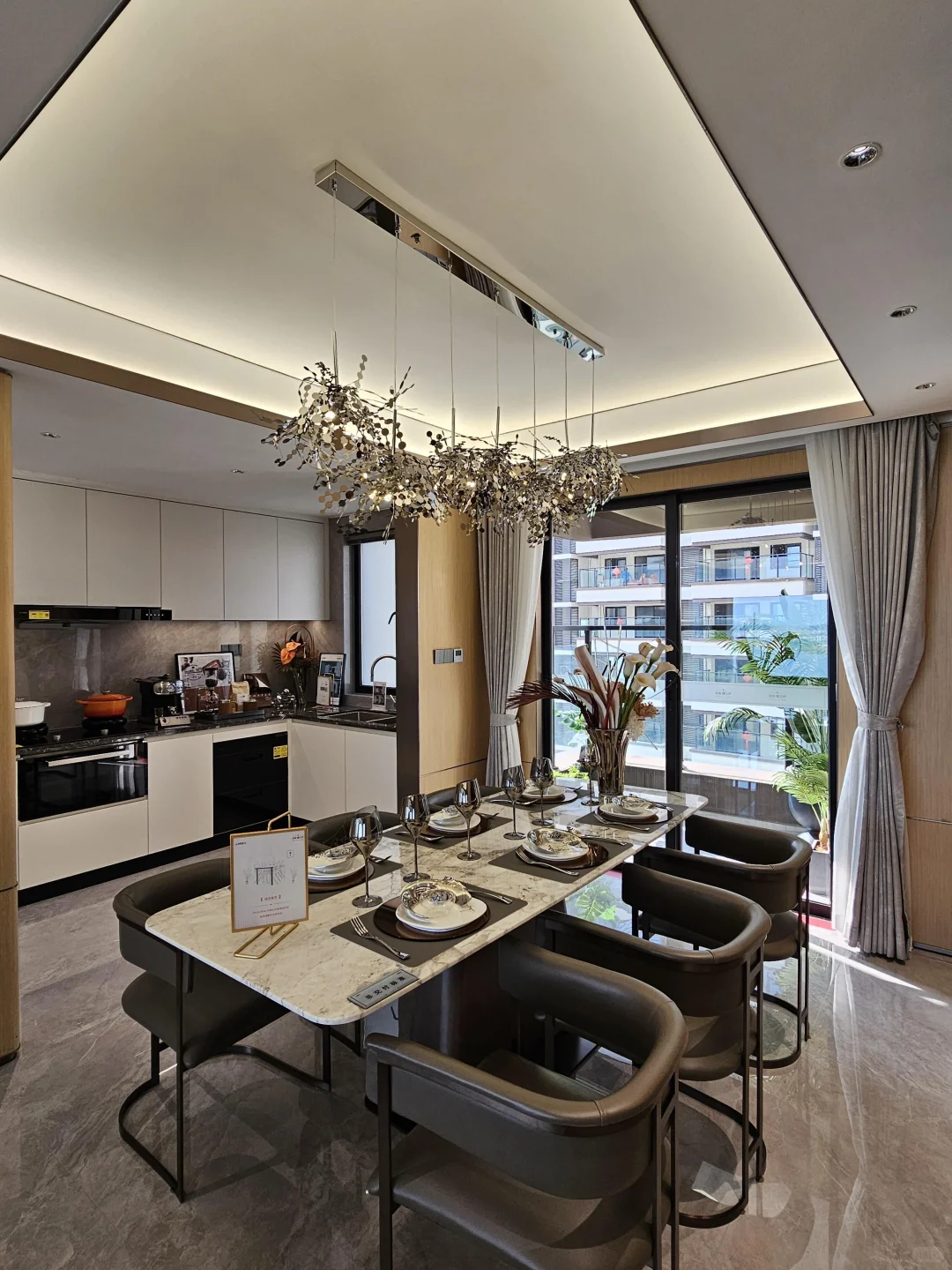 南宁江景大平层，143平精装，总价129万