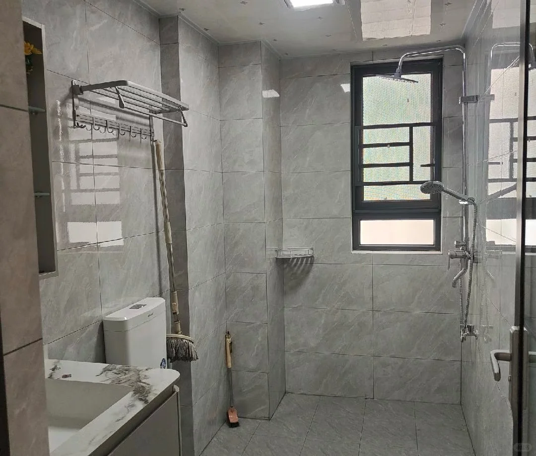 柳州万象城附近静兰湾电梯精装修三房出租