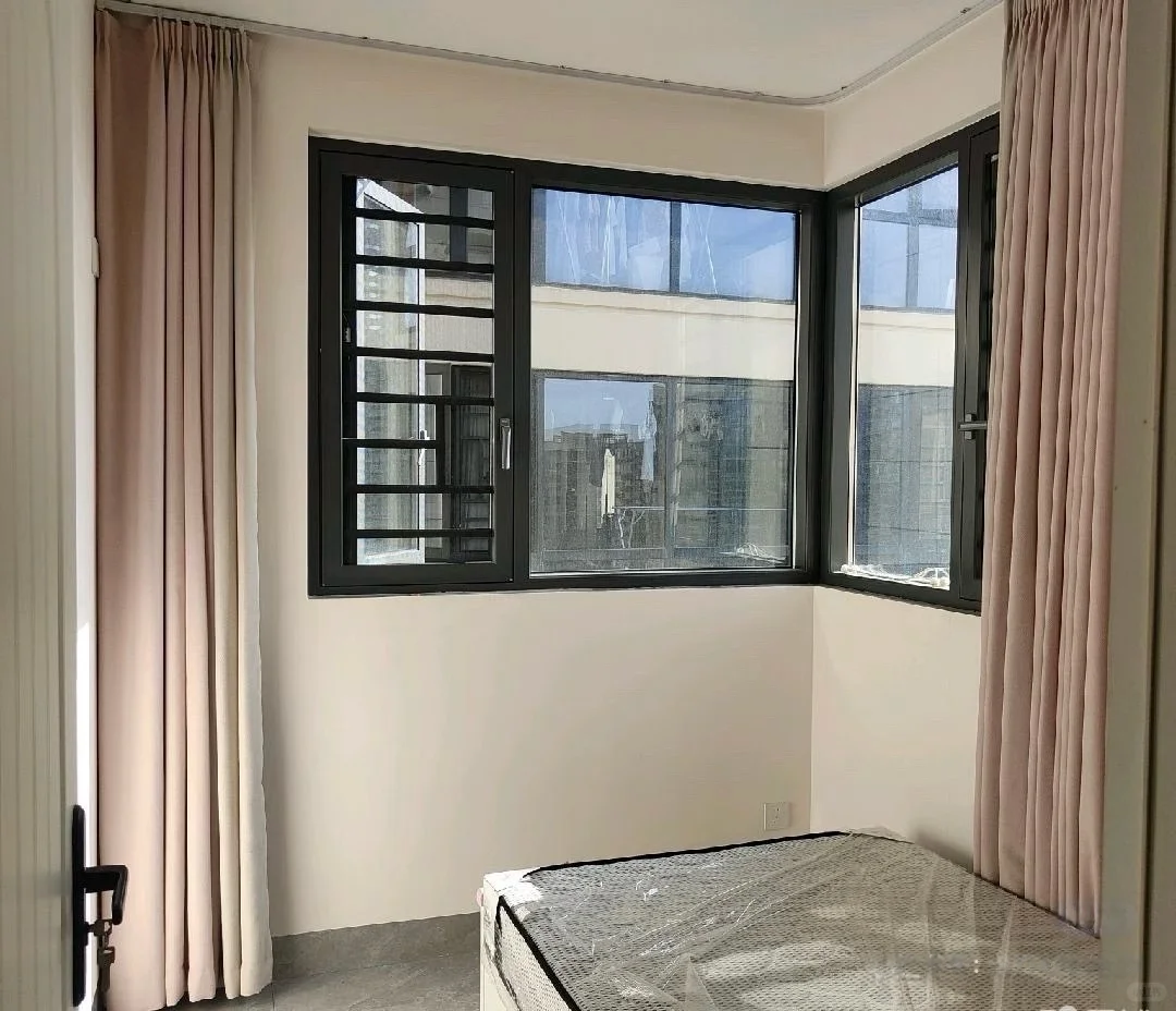 柳州万象城附近静兰湾电梯精装修三房出租