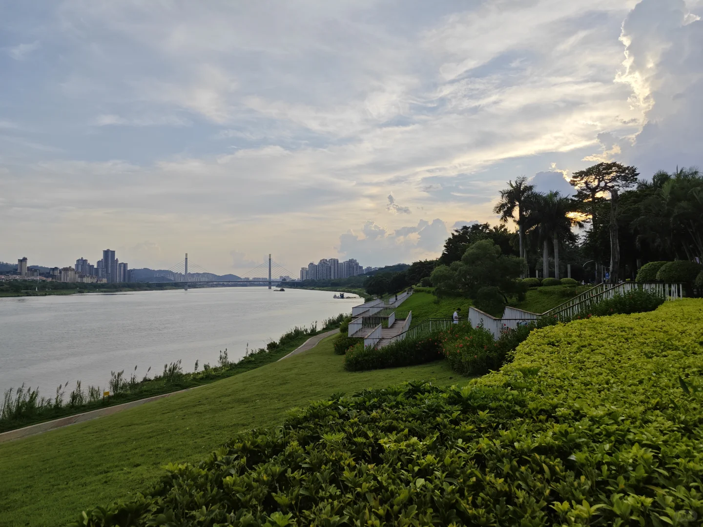 还是最喜欢南宁邕江的这一段江景，安静舒适