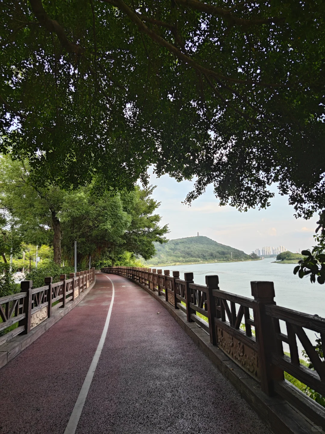 还是最喜欢南宁邕江的这一段江景，安静舒适