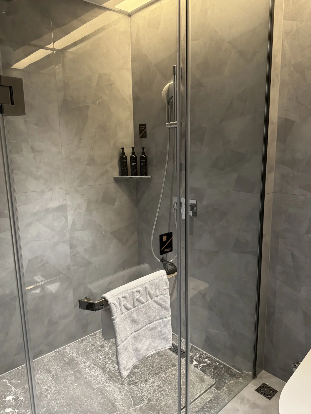 柳州住对了！柏曼水晶国际才是旅差天花板✨