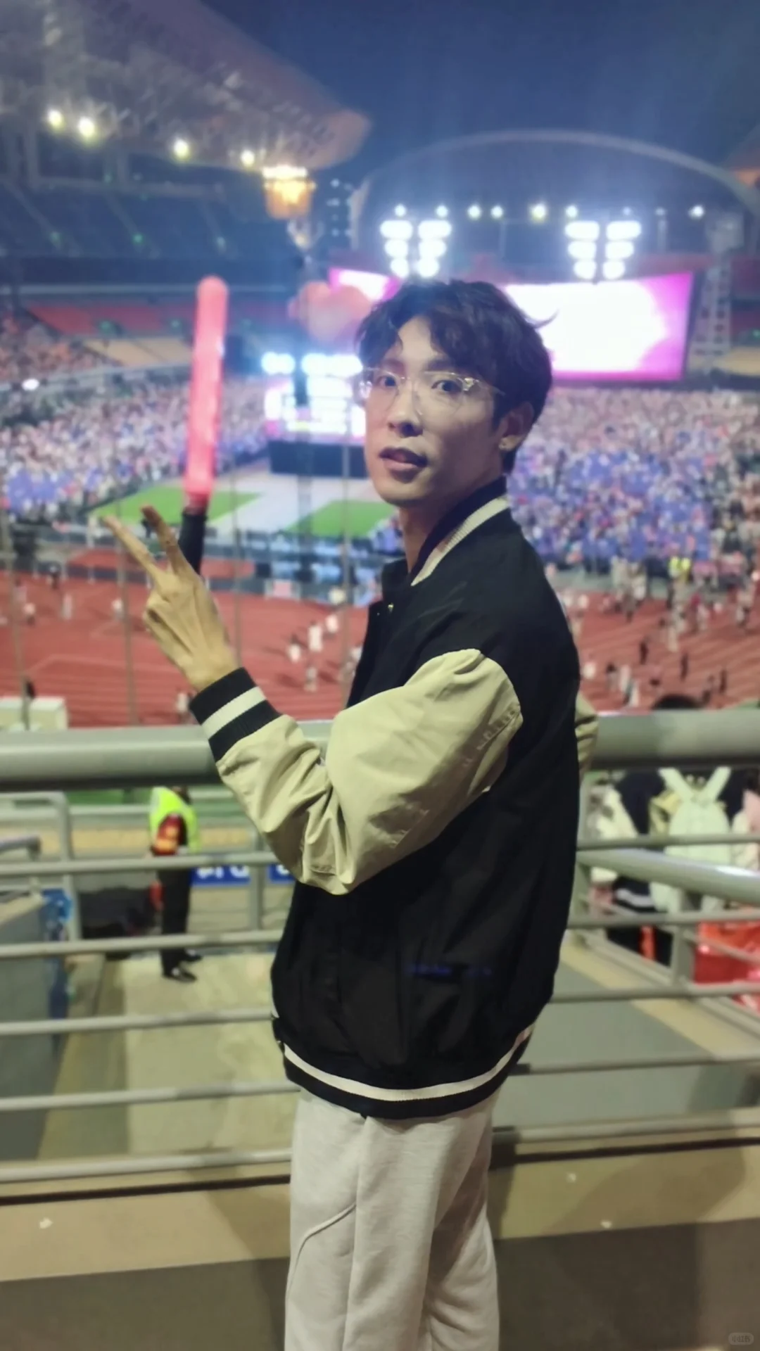 来看汪苏泷啦！南宁罗曼城（找不到男厕版）