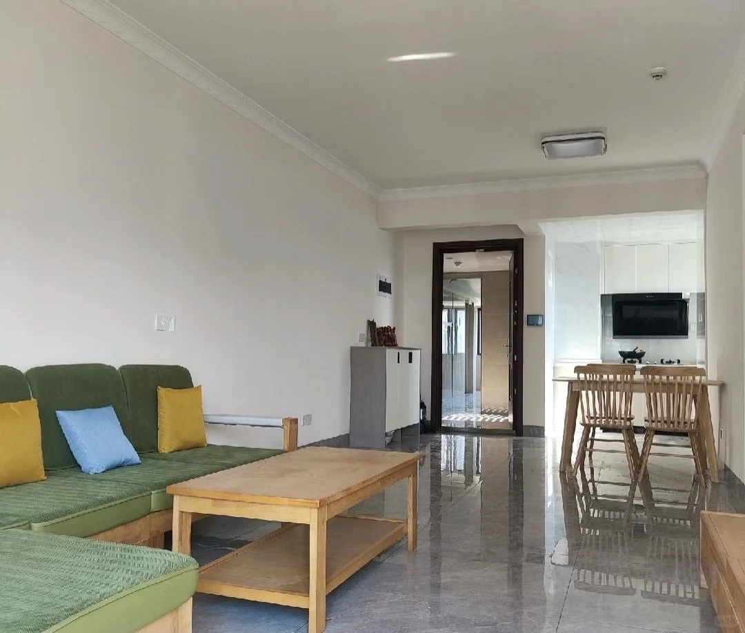 柳州万象城附近静兰湾电梯精装修三房出租