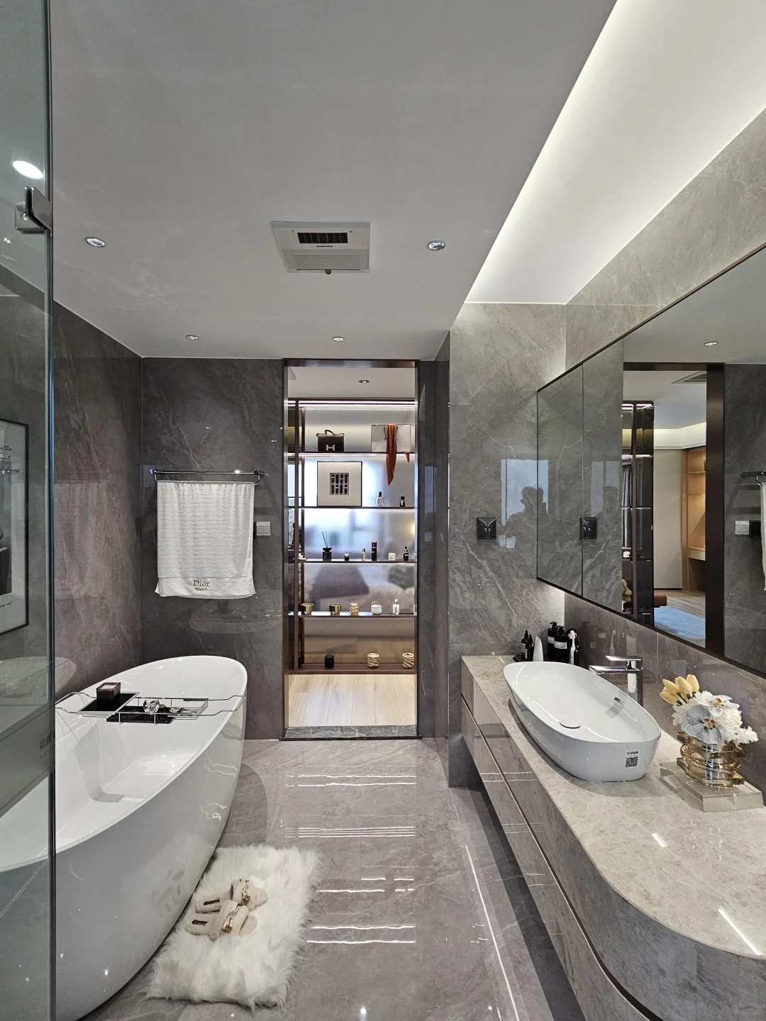 南宁江景大平层，143平精装，总价129万