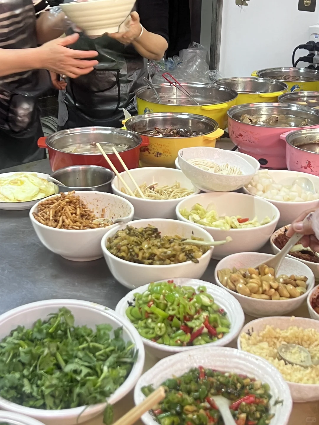 寻味南宁｜一家小料超级多的牛肉粉店