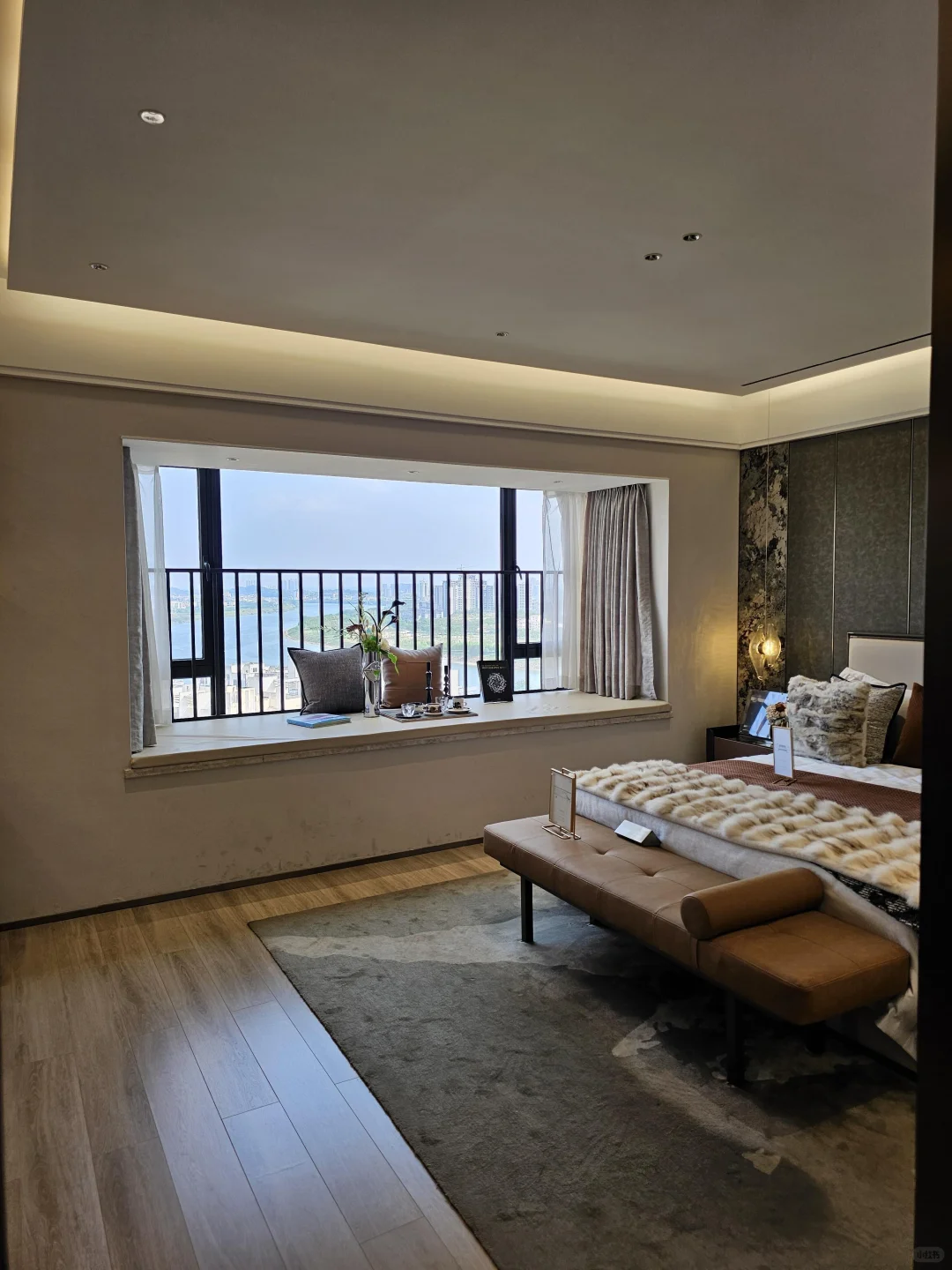 南宁江景大平层，143平精装，总价129万