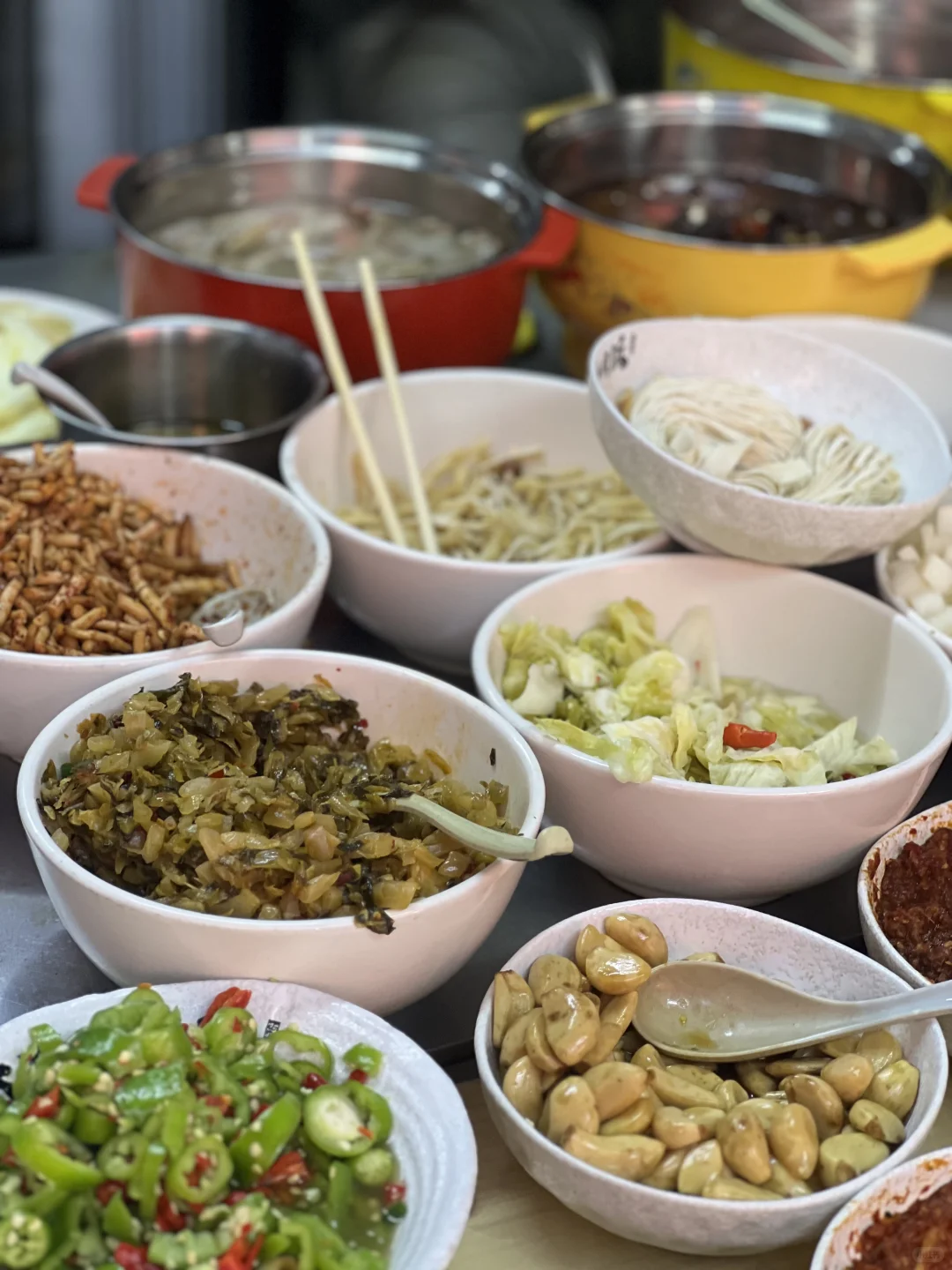 寻味南宁｜一家小料超级多的牛肉粉店