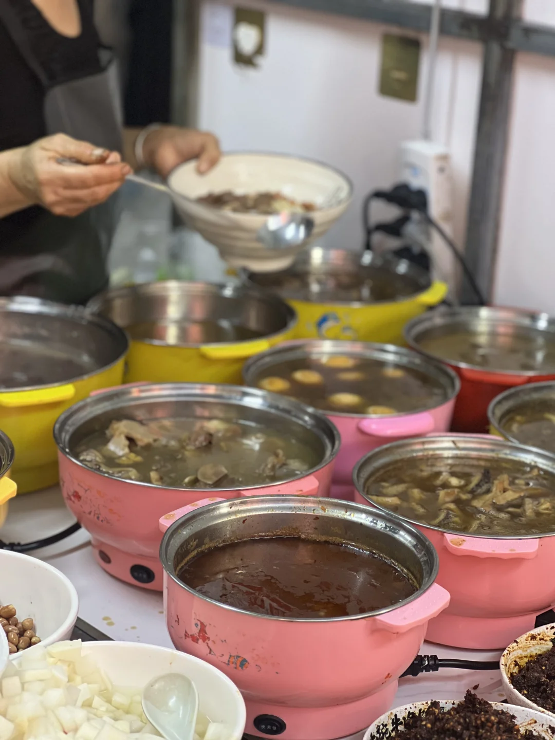 寻味南宁｜一家小料超级多的牛肉粉店