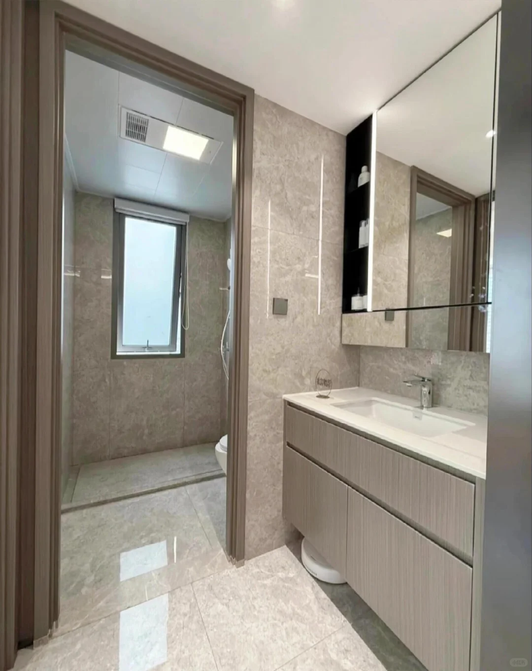 出售南宁53平小户型，总价27万！下楼地铁口