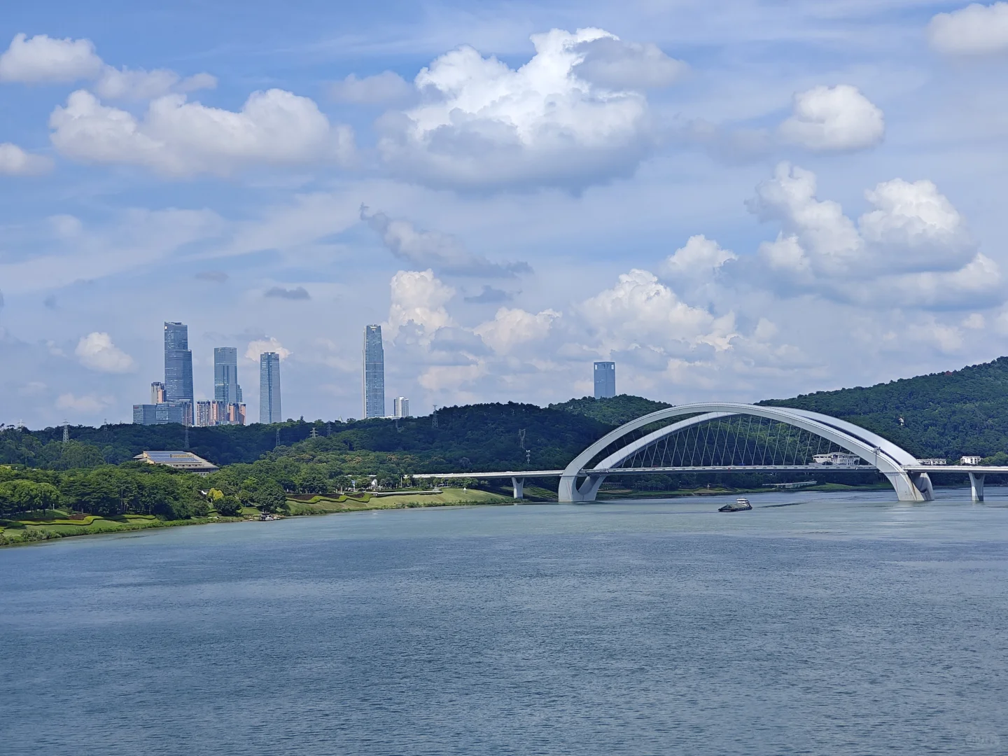 还是最喜欢南宁邕江的这一段江景，安静舒适