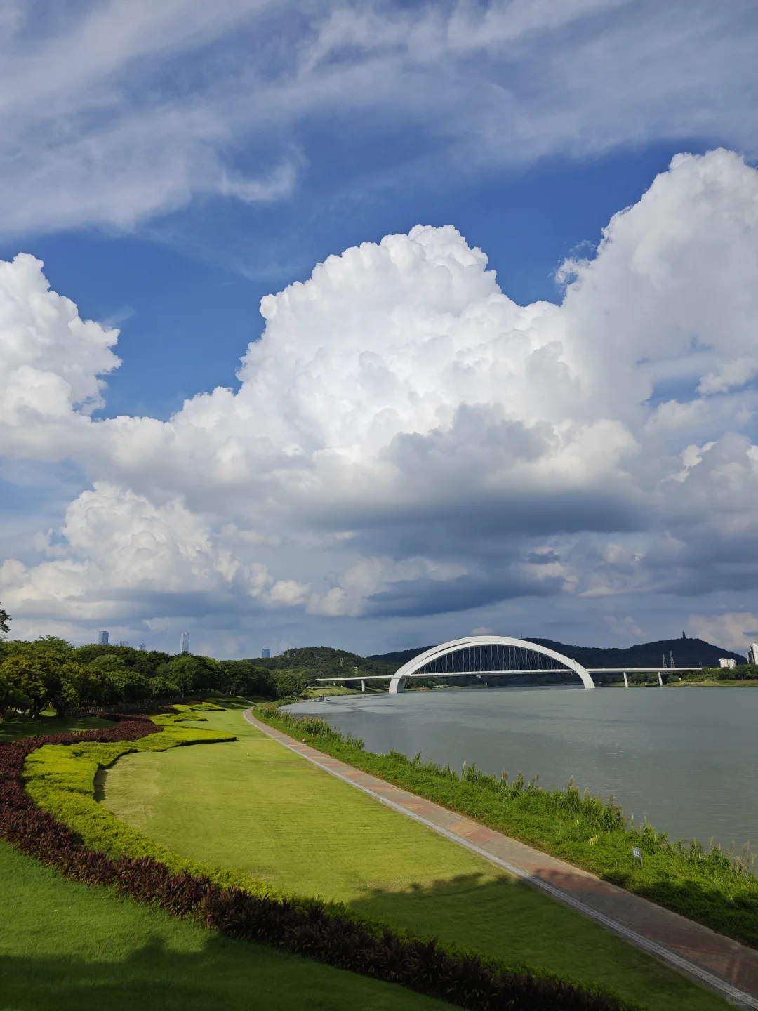 还是最喜欢南宁邕江的这一段江景，安静舒适