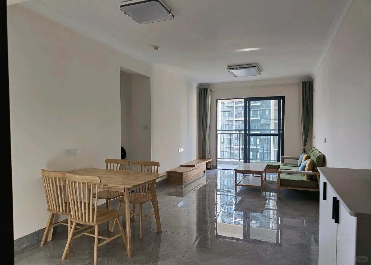 柳州万象城附近静兰湾电梯精装修三房出租