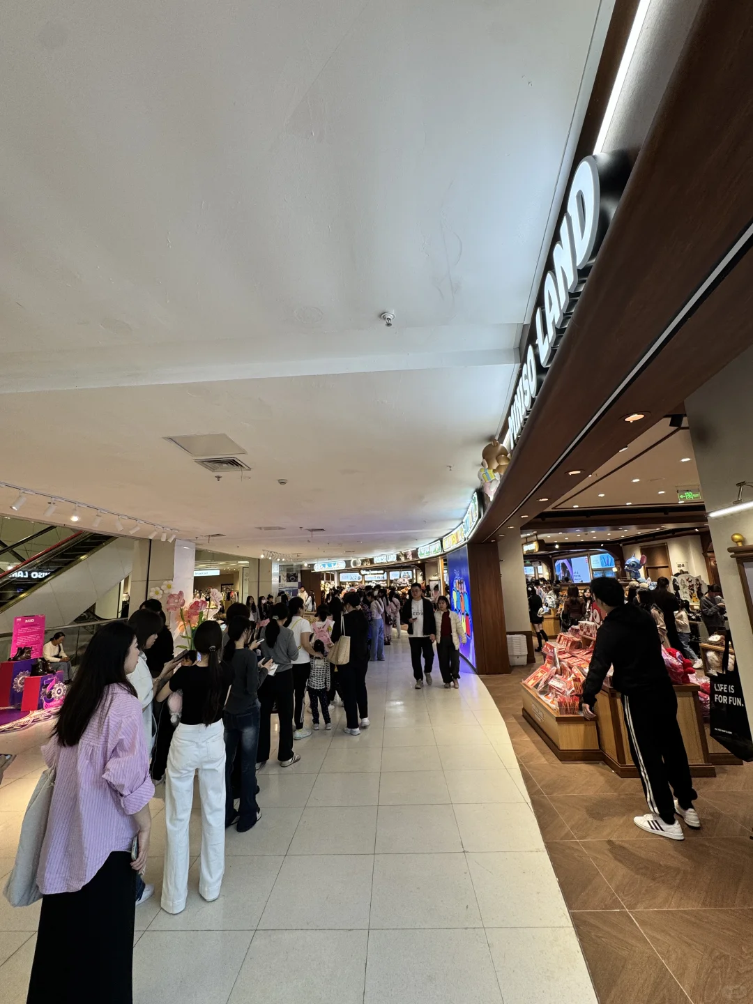 今天南宁市中心这里太可怕了………全是人……