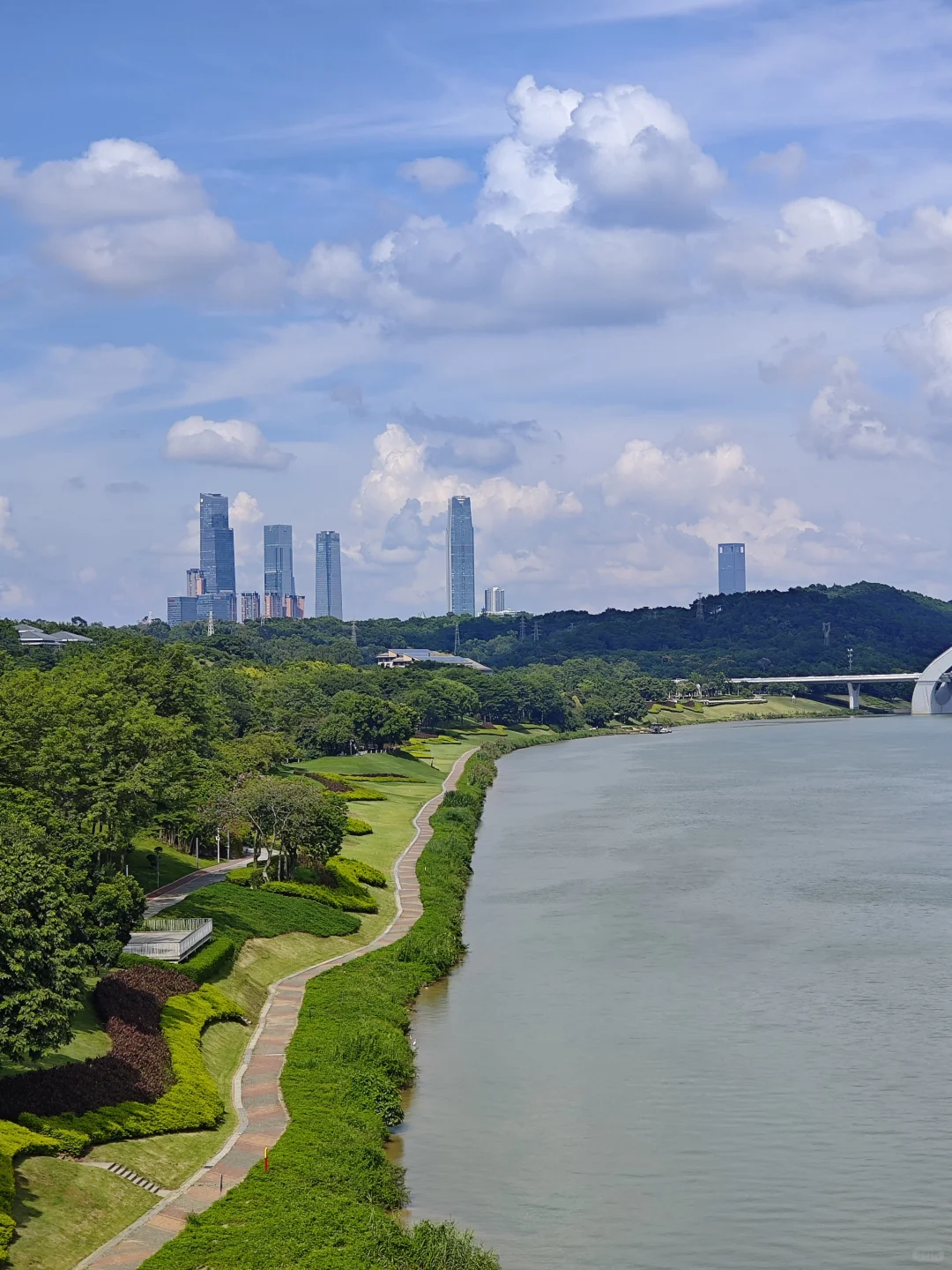 还是最喜欢南宁邕江的这一段江景，安静舒适