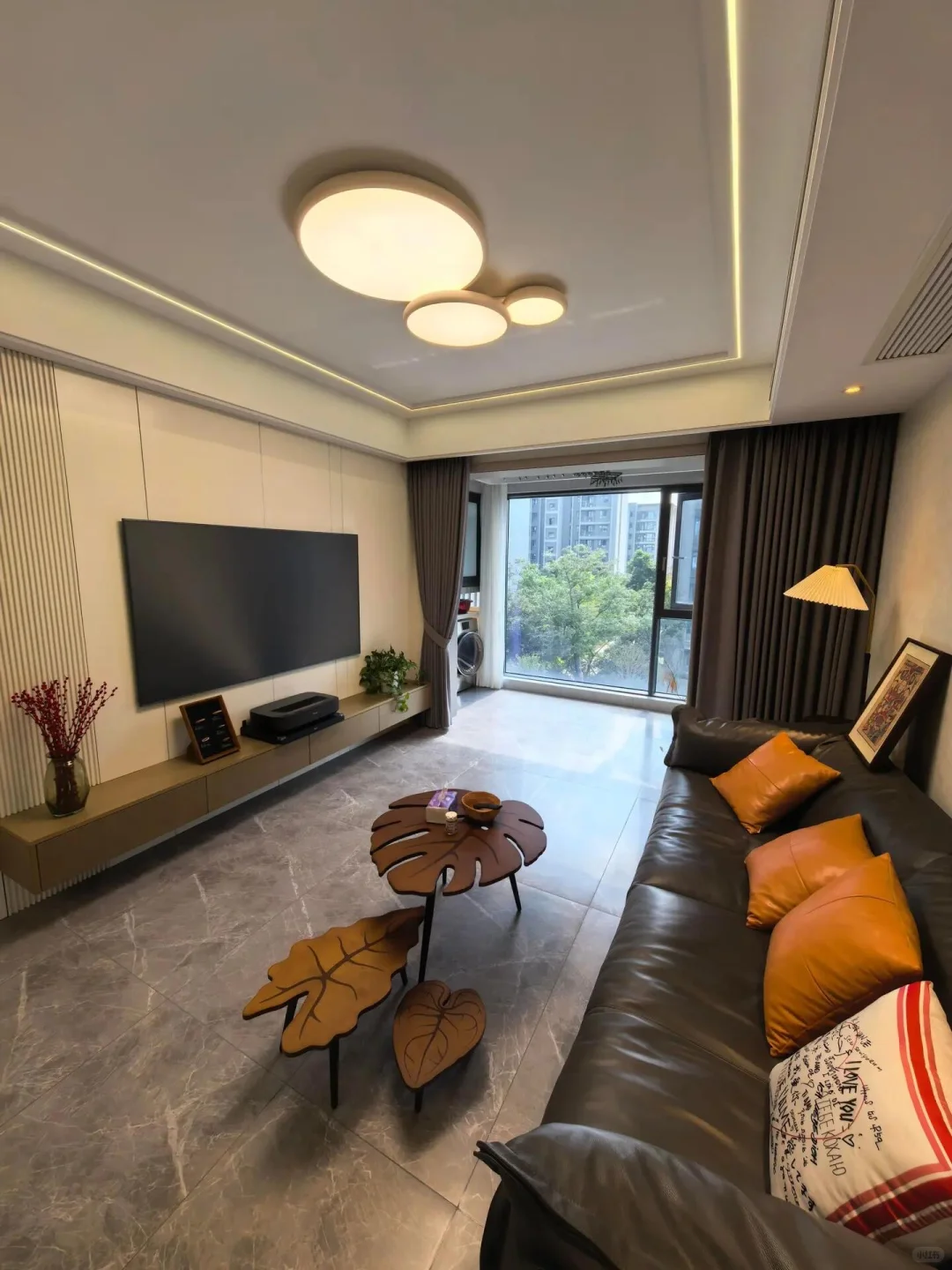 南宁五象万象汇98平3房，总价72万，书包房