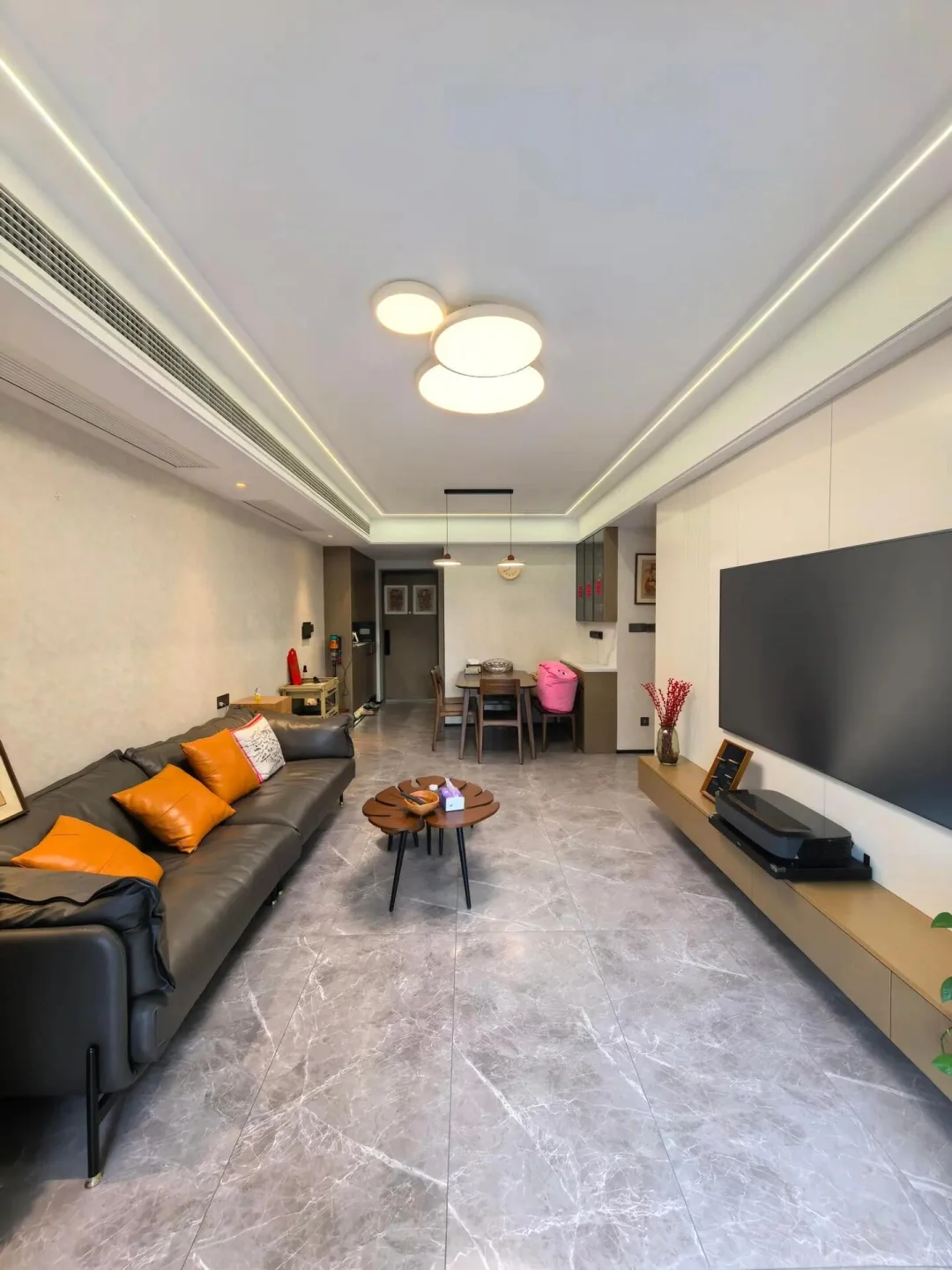 南宁五象万象汇98平3房，总价72万，书包房