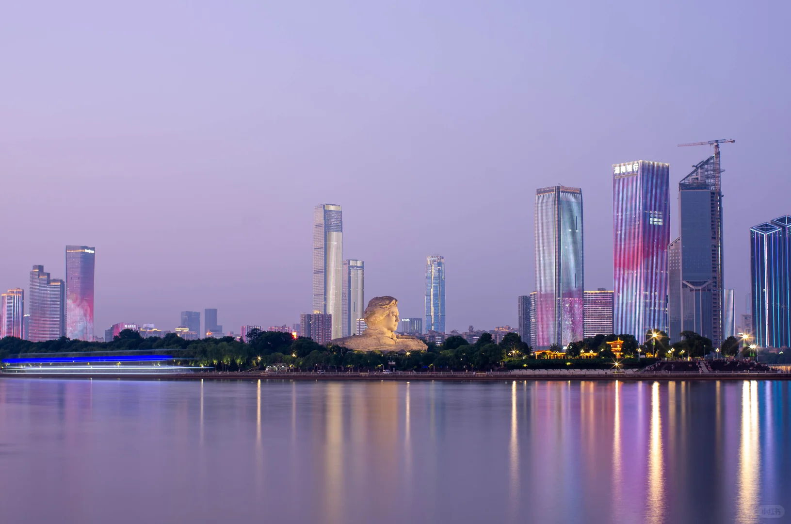 长沙江边毛爷爷机位打卡