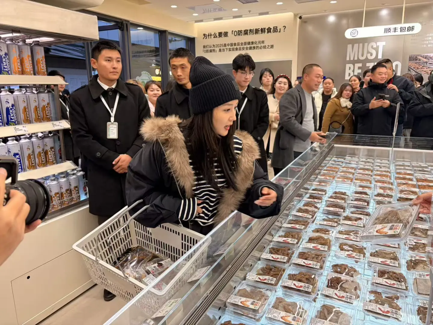 长沙杉杉奥莱偶遇何洁，本人超美的👍