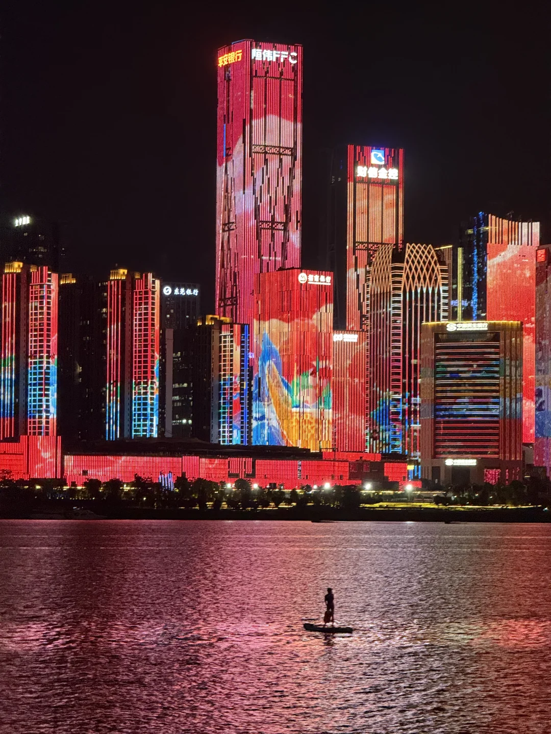 夏天去长沙，一定要去湘江边散散步🌃