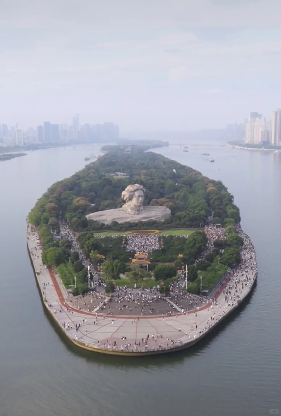 橘子洲头居然是这样的，太美了