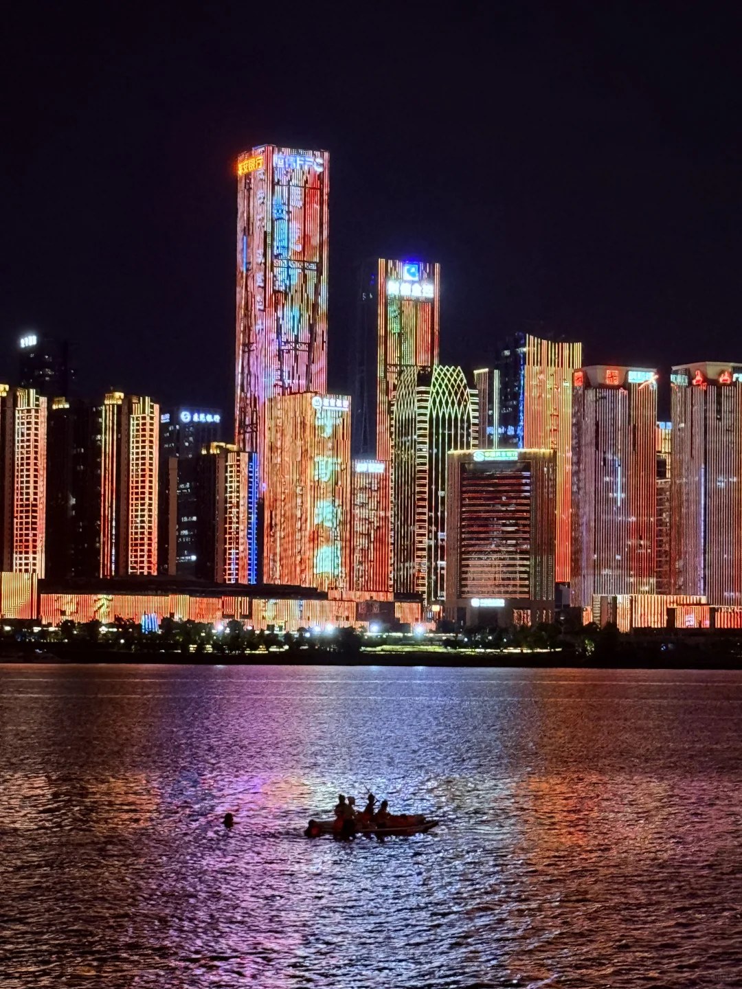 夏天去长沙，一定要去湘江边散散步🌃