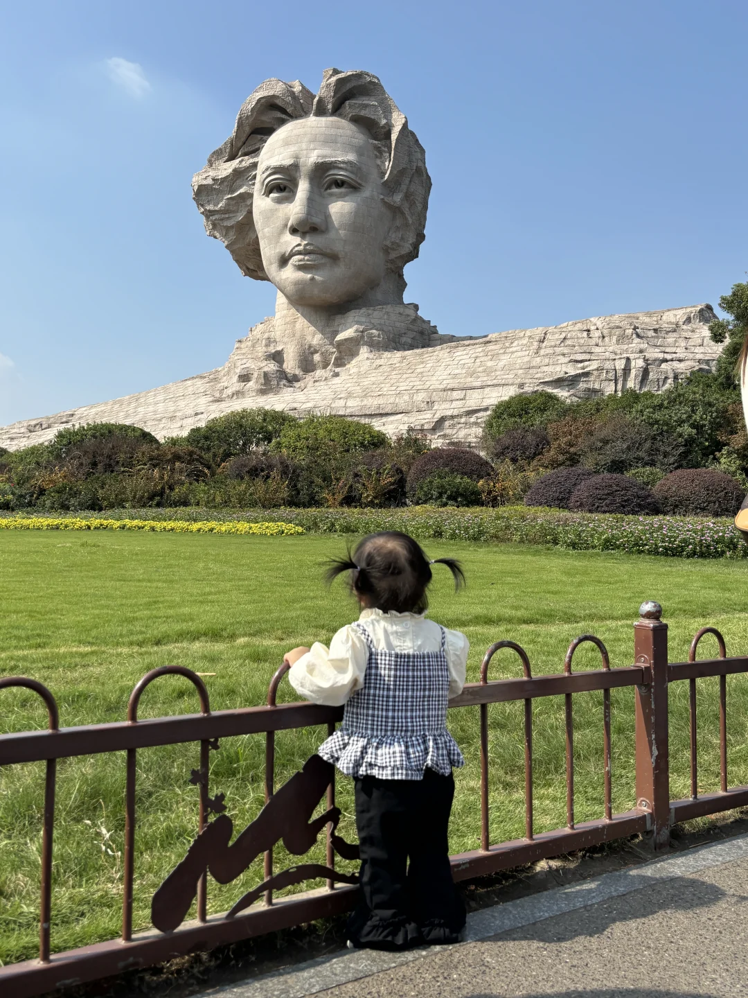 自驾游长沙橘子洲来和毛爷爷合影啦