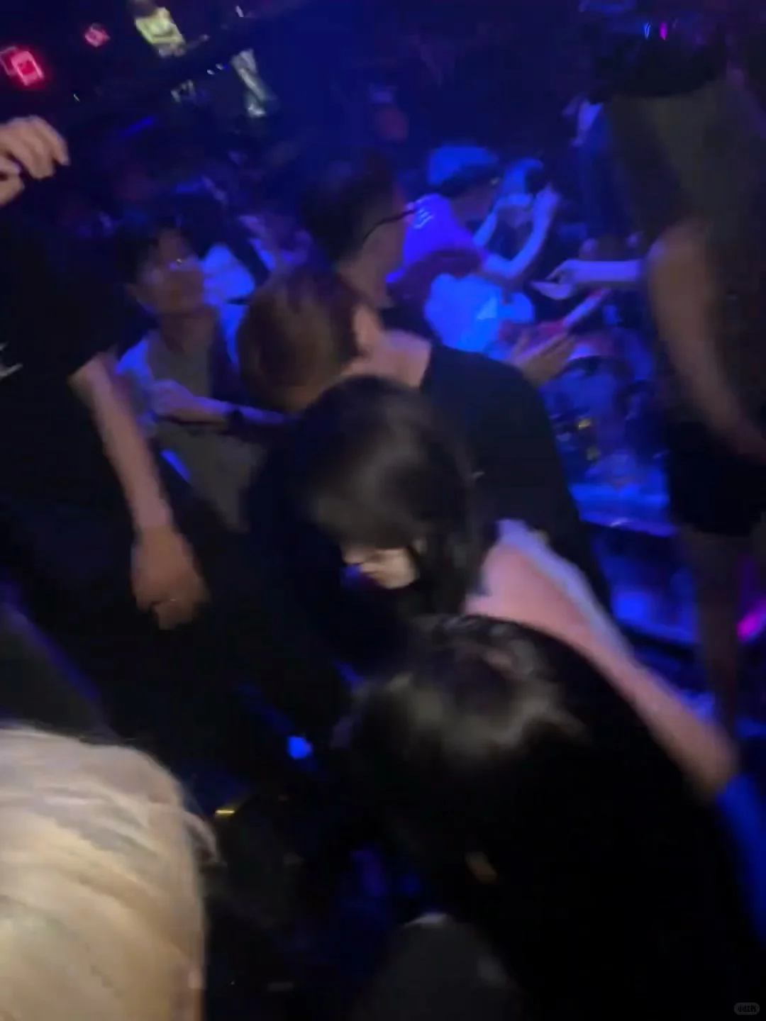 建议严查 👮长沙这个酒吧！！！