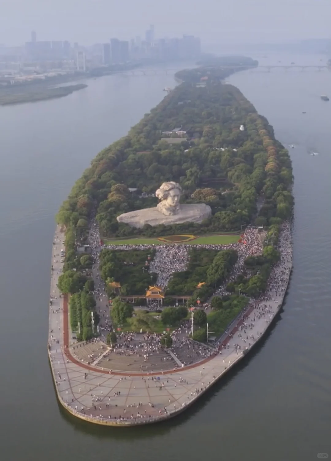 橘子洲头居然是这样的，太美了