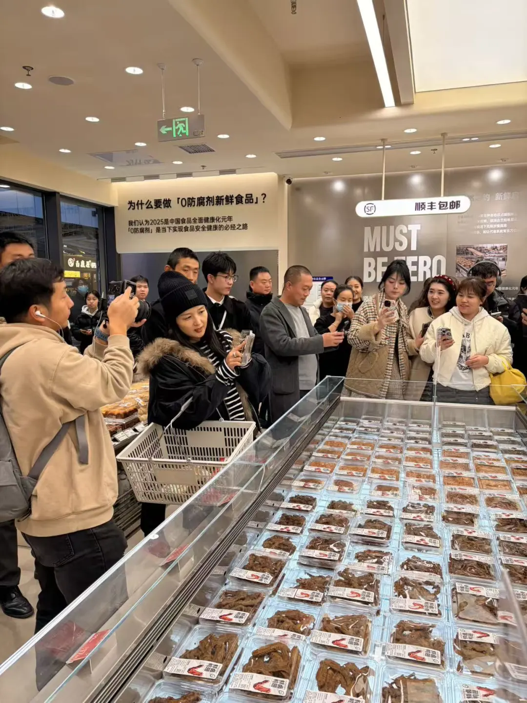 长沙杉杉奥莱偶遇何洁，本人超美的👍