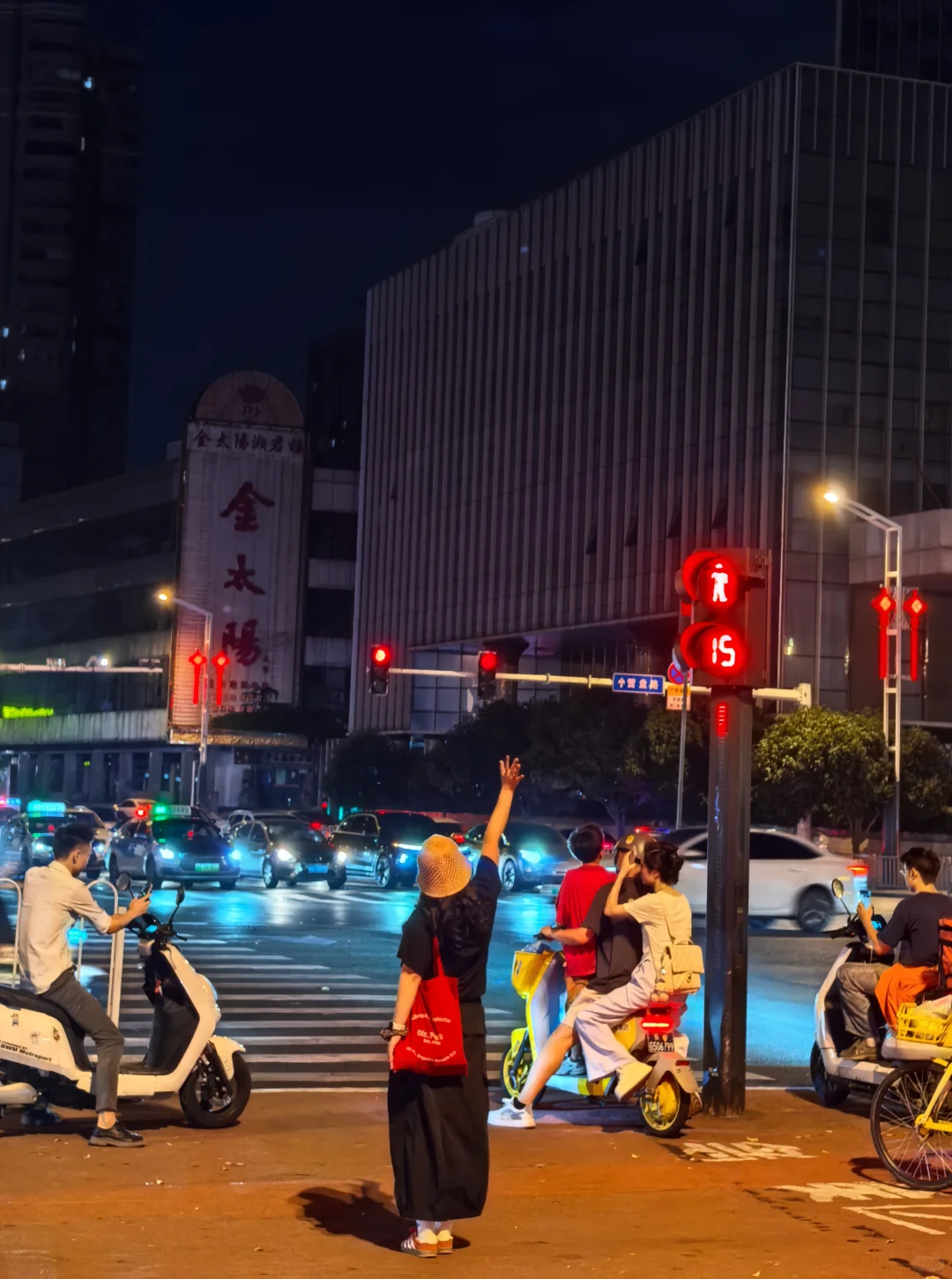 长沙大屏真的很长沙