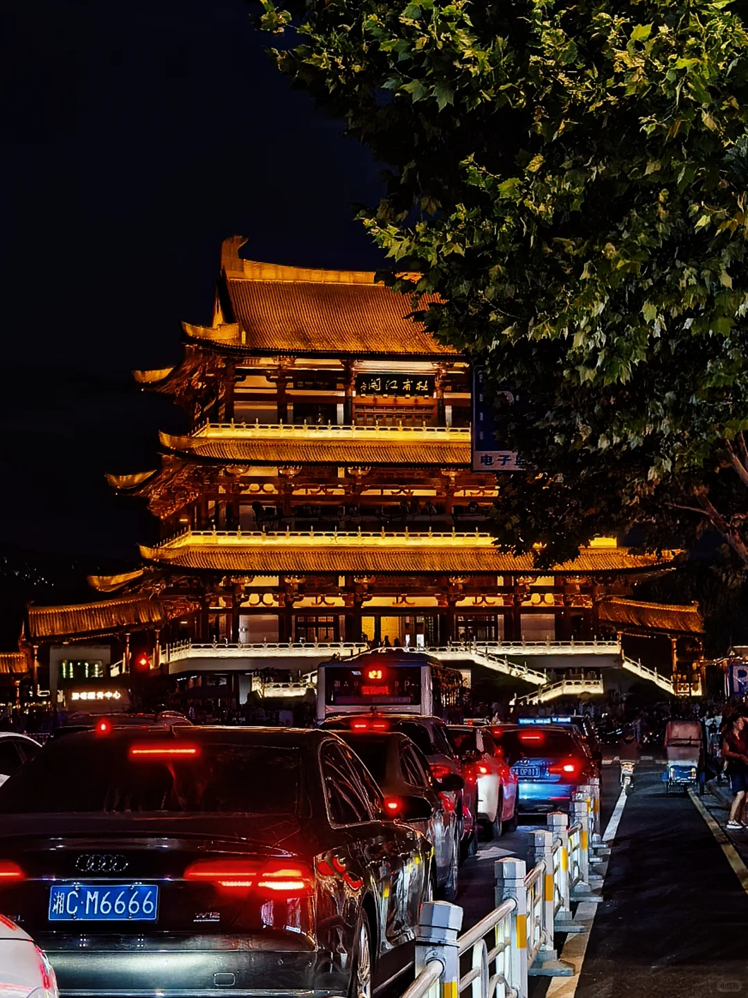 长沙大屏真的很长沙