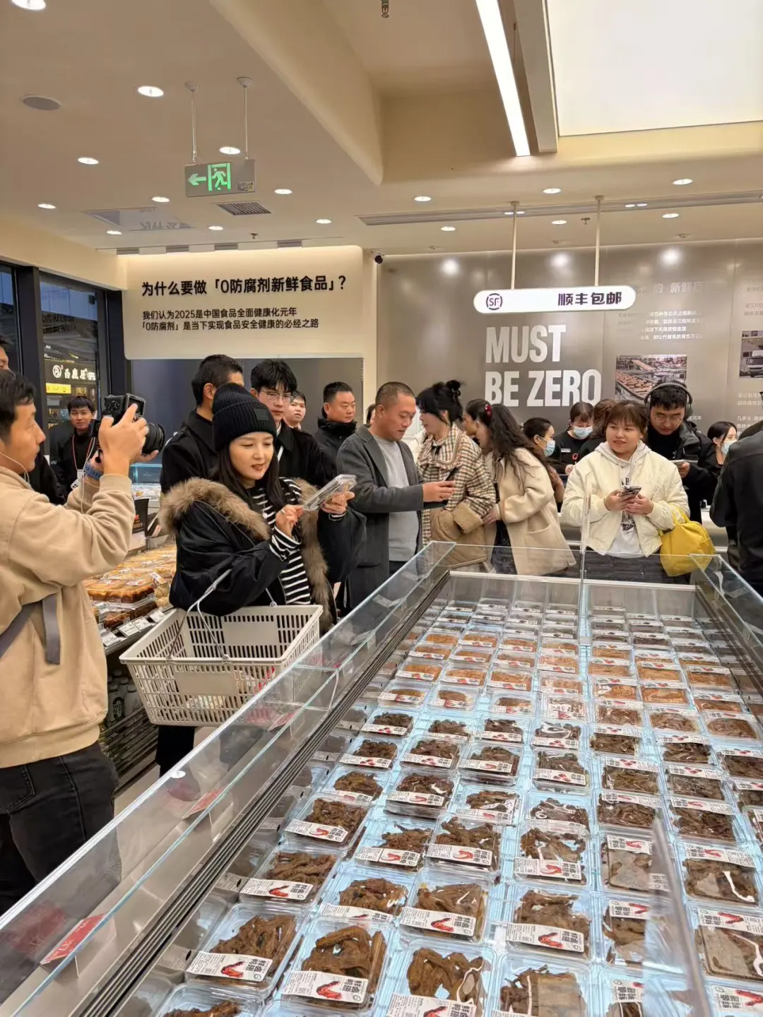 长沙杉杉奥莱偶遇何洁，本人超美的👍