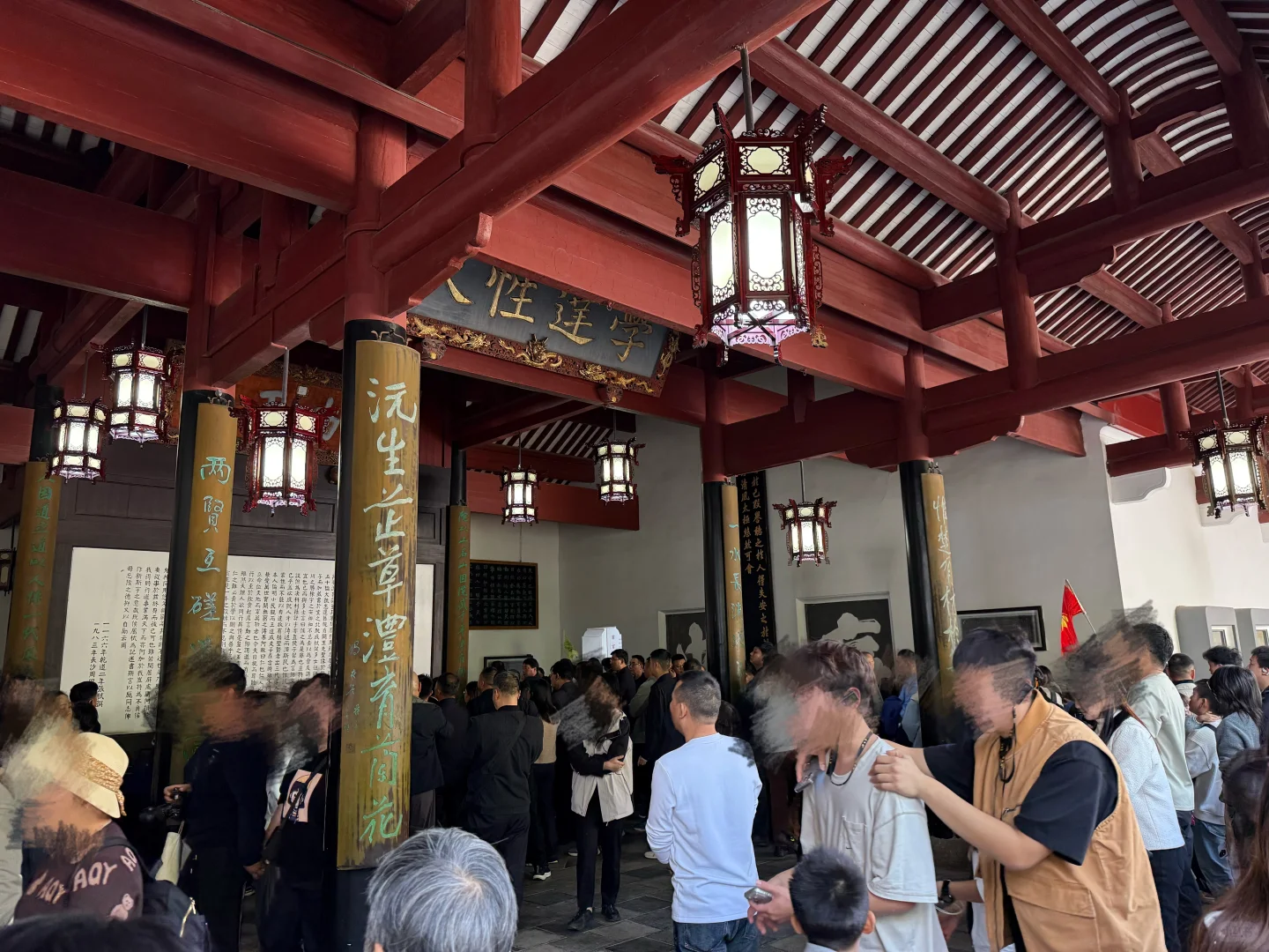 今天的岳麓山爱晚亭人山人海