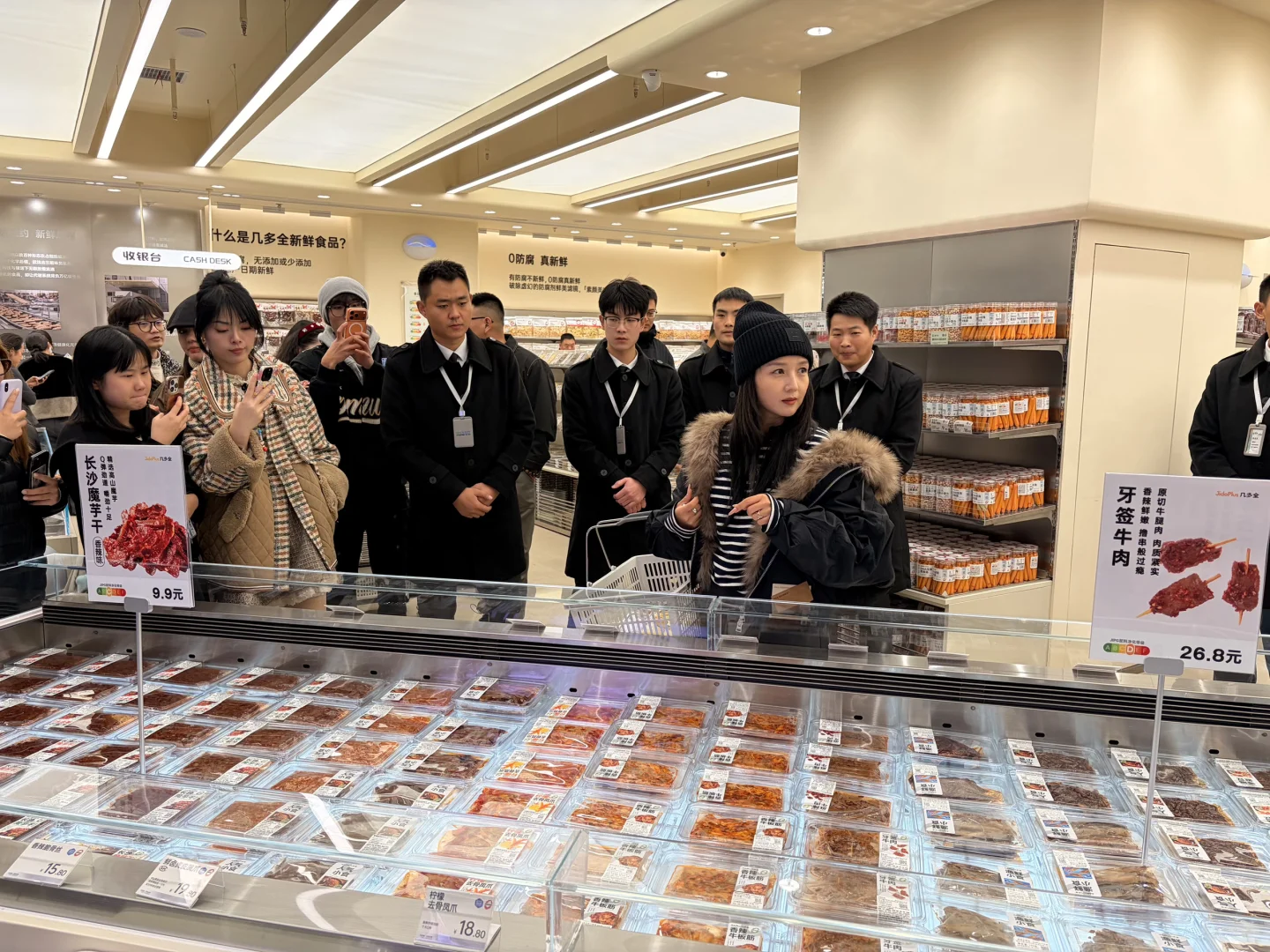 长沙杉杉奥莱偶遇何洁，本人超美的👍