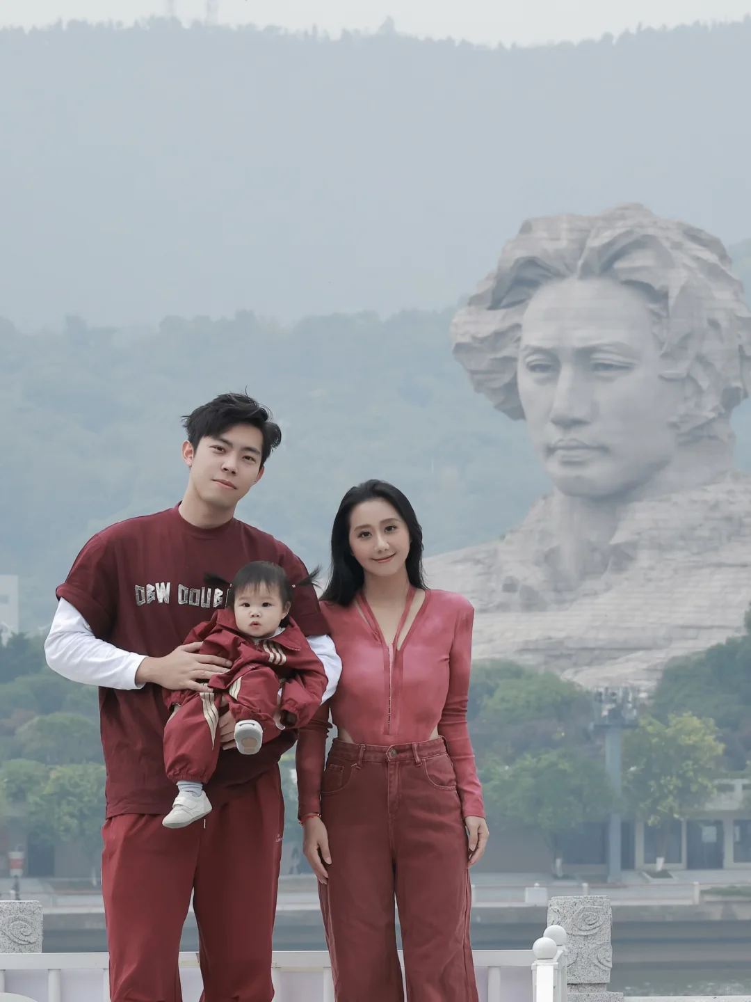 自驾游长沙橘子洲来和毛爷爷合影啦