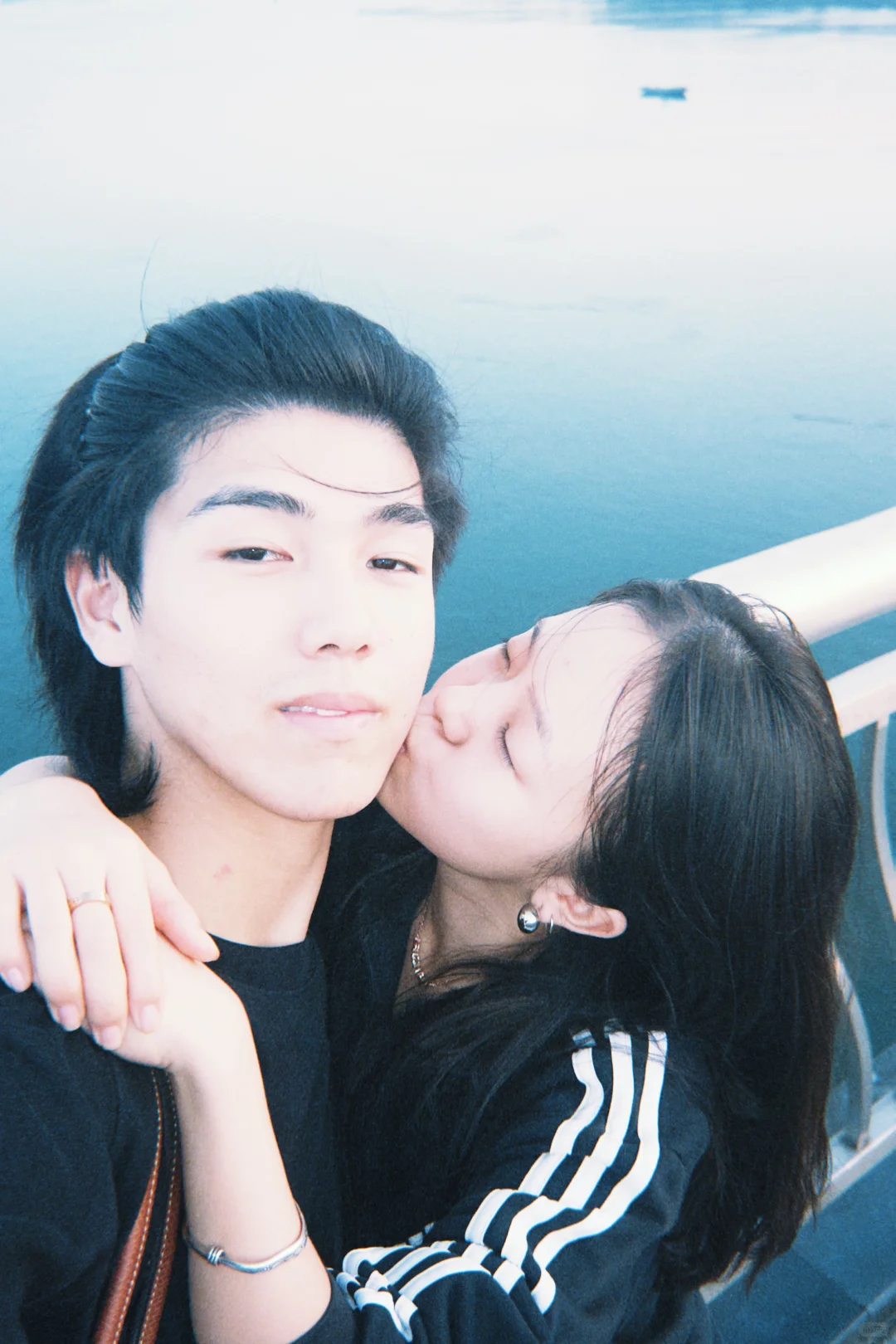 和爱的人一起走在沅江大桥上